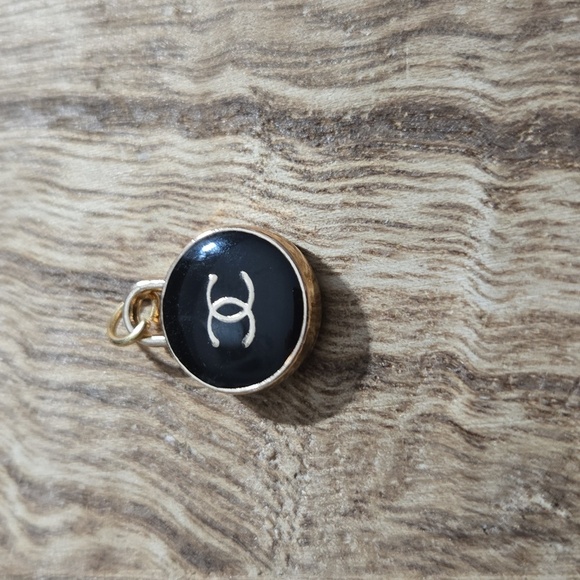 Elegant Black and Gold CC Zipper Pull - Picture 3 of 3